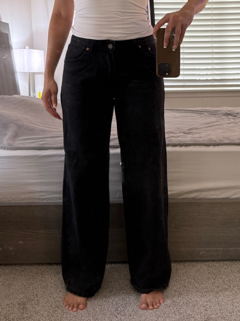 Amazon Women’s Black Low Rise Relaxed Jeans Size M (Fits 6)